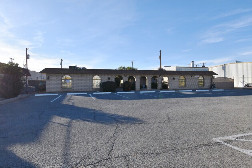 More Photos Of 3711 Admiral St, El Paso Office For Lease