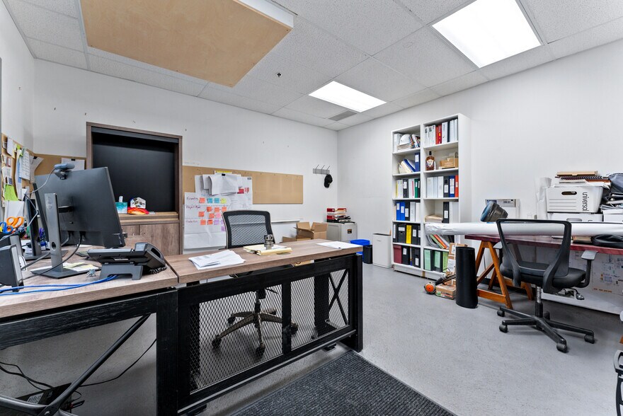 More Photos Of 115 Industrial Dr, Northampton Warehouse For Sale