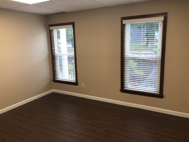More Photos Of 120 Lavan St, Warwick Office For Lease