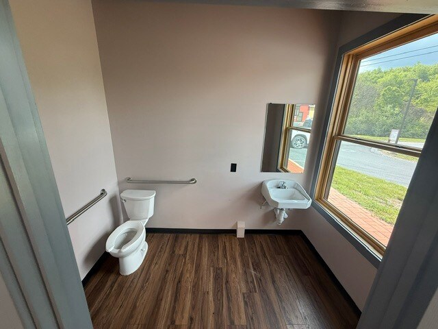 More Photos Of 520 Lew Dewitt Blvd, Waynesboro Medical For Lease