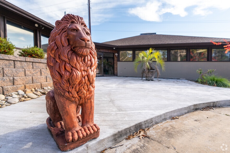 More Photos Of 2 Woodcross Dr, Columbia Medical For Sale