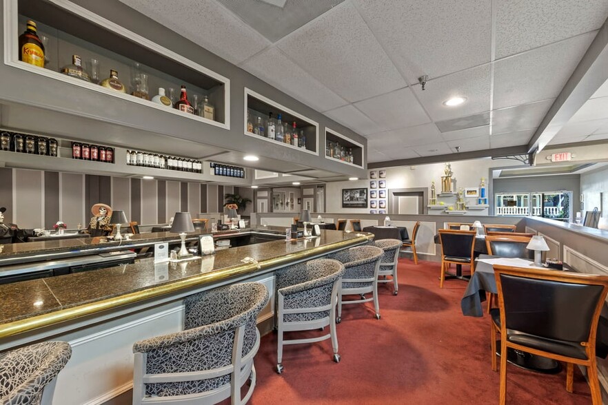 More Photos Of 4725 Vincennes Blvd, Cape Coral Restaurant For Sale
