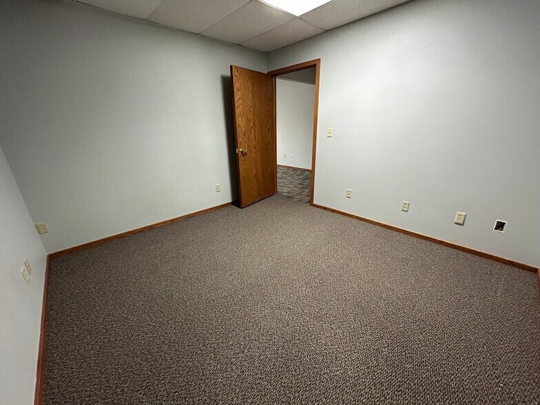 More Photos Of 1820 Post Rd, Plover Storefront Retail Office For Lease