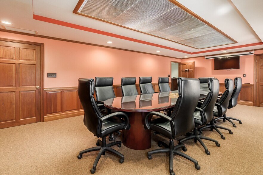 More Photos Of 261 W Johnstown Rd, Columbus Coworking Space