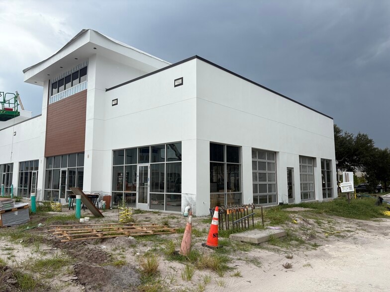 More Photos Of 2521 Partin Settlement Rd, Kissimmee Storefront Retail Office For Lease