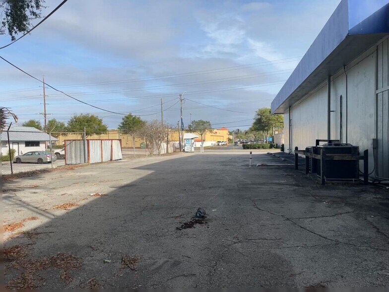 More Photos Of 1906 Parental Home Rd, Jacksonville Storefront For Sale