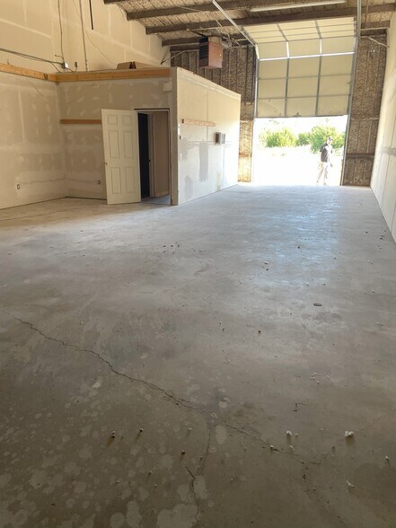 More Photos Of 1917 Atchison Dr, Norman Light Manufacturing For Lease