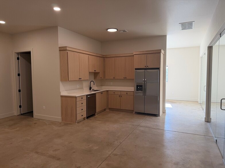 More Photos Of 6500 N Shartel Ave, Oklahoma City Manufacturing For Lease