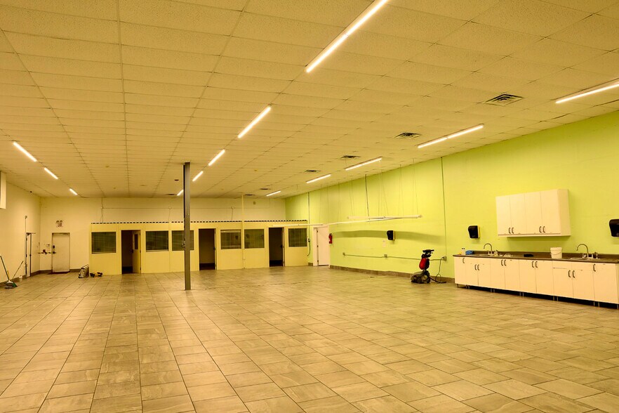 More Photos Of 1304 W Industrial Blvd, Round Rock Light Distribution For Lease