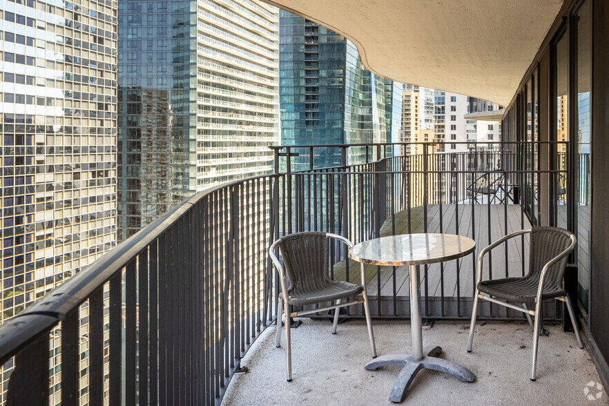 More Photos Of 225 N Columbus Dr, Chicago Multifamily For Sale