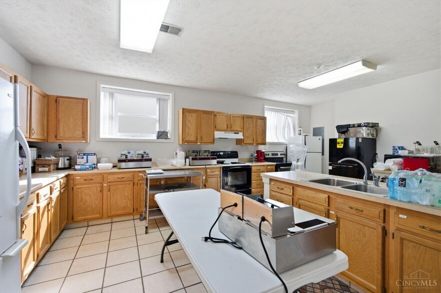 More Photos Of 810 N Broadway St, Lebanon Religious Facility For Sale