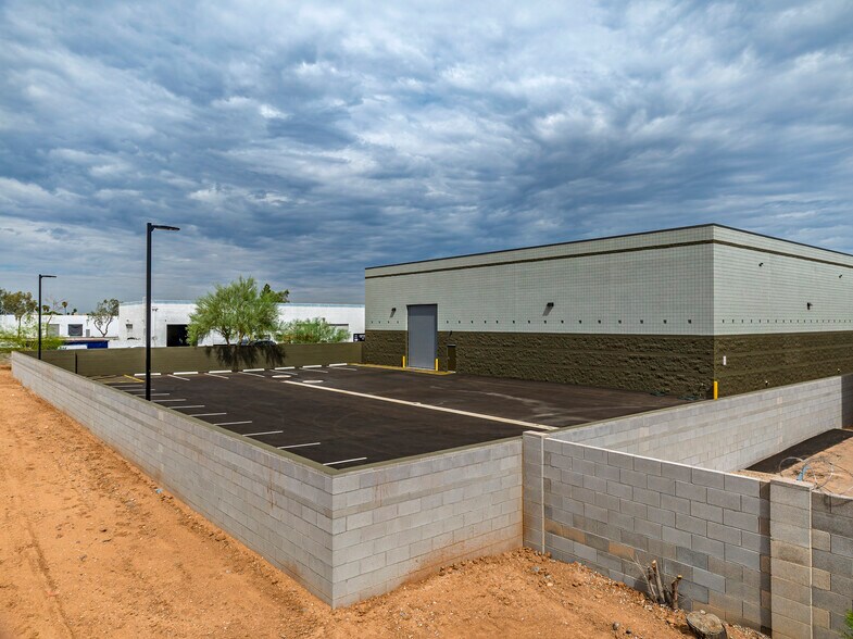 More Photos Of 315 E Comstock Dr, Chandler Warehouse For Sale