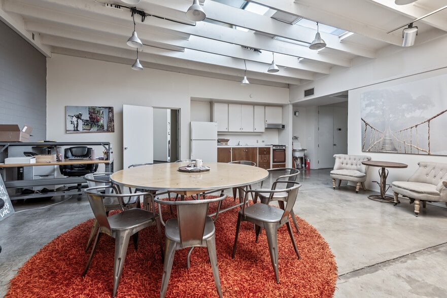 More Photos Of 1108 Tamarind Ave, Los Angeles Loft Creative Space For Sale