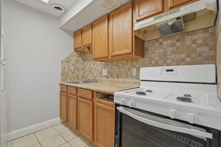 More Photos Of 230 E Sharpnack St, Philadelphia Multifamily For Sale