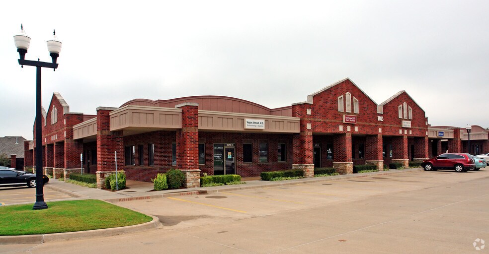 More Photos Of 1401 S Douglas Blvd, Midwest City Office For Lease
