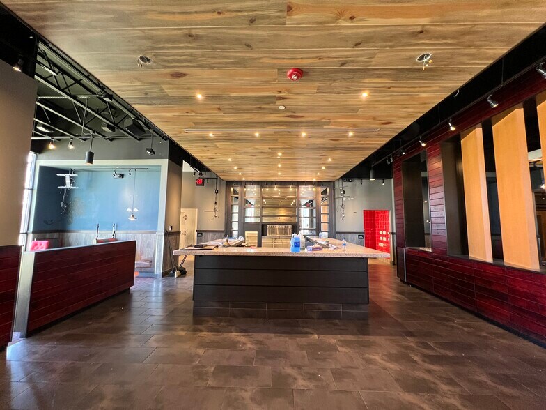 More Photos Of 1762 Galleria Blvd, Franklin Restaurant For Lease
