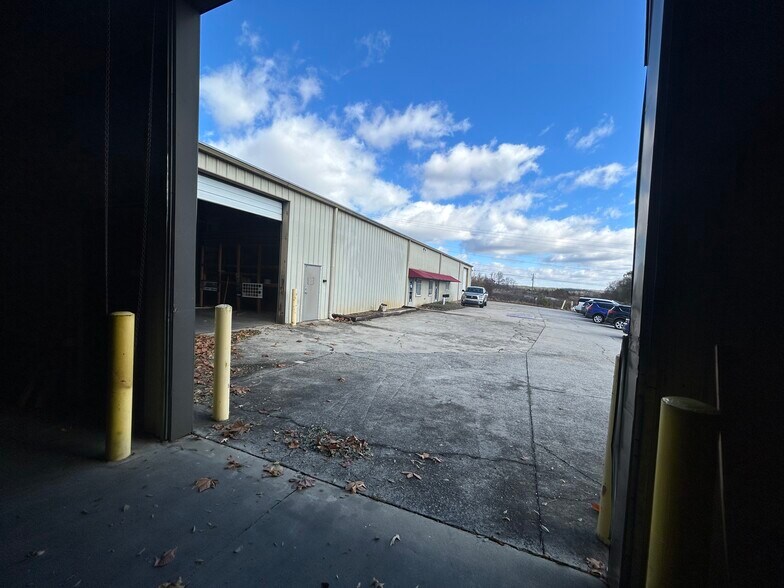 More Photos Of 1500 Union Hill Rd, Alpharetta Manufacturing For Sale