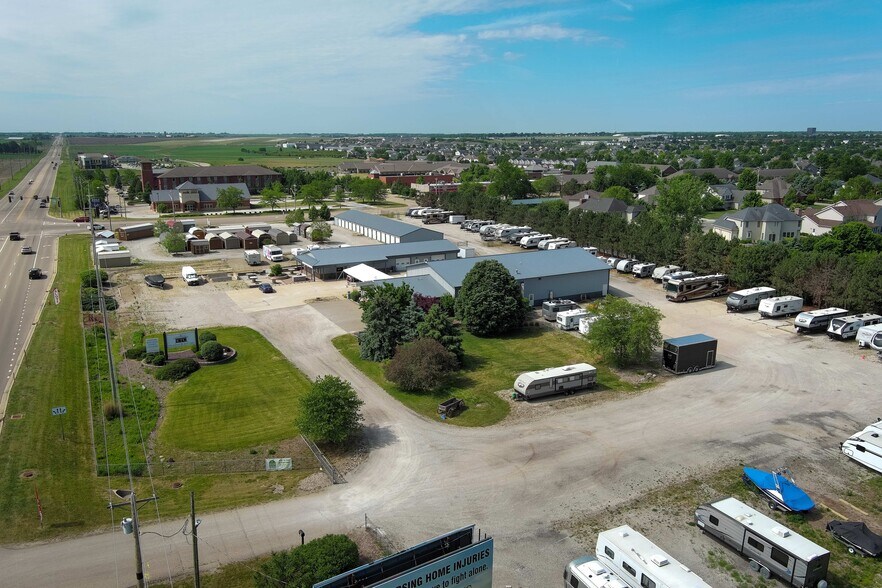 More Photos Of 1804 N Towanda Barnes Rd, Bloomington Garden Center For Sale