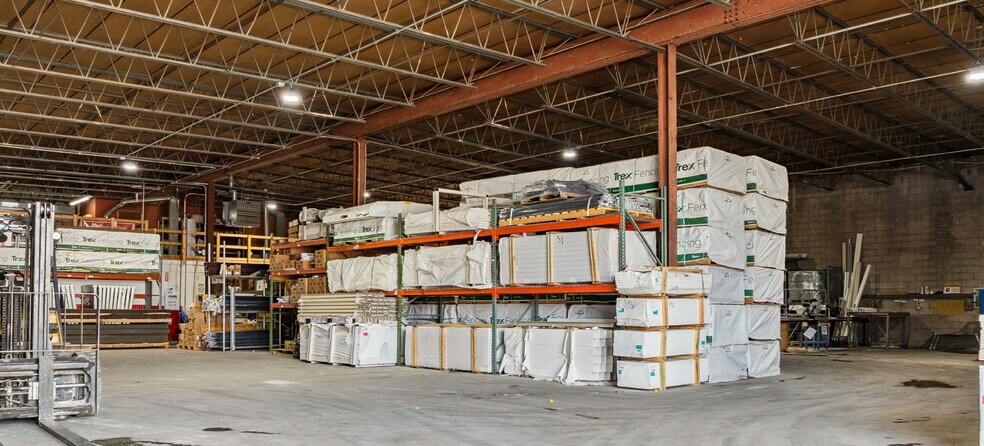 More Photos Of 2950 W 167th St, Markham Warehouse For Lease