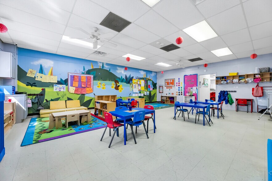 More Photos Of 306 W 24th St, Bryan Daycare Center For Sale