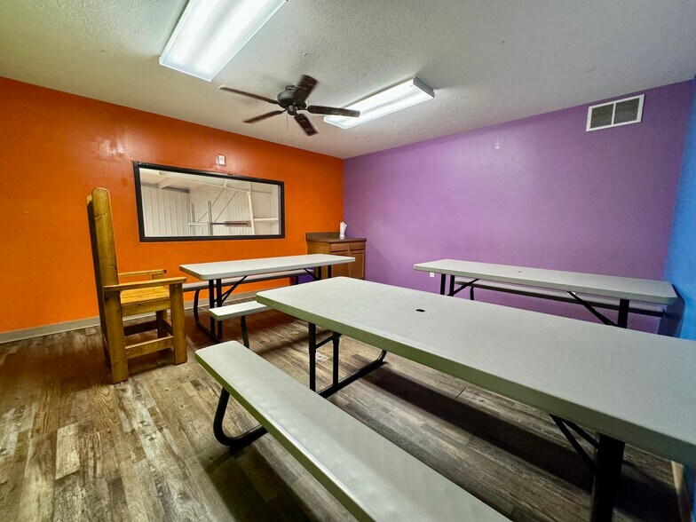 More Photos Of 2509 S 1st St, Terre Haute Showroom For Sale