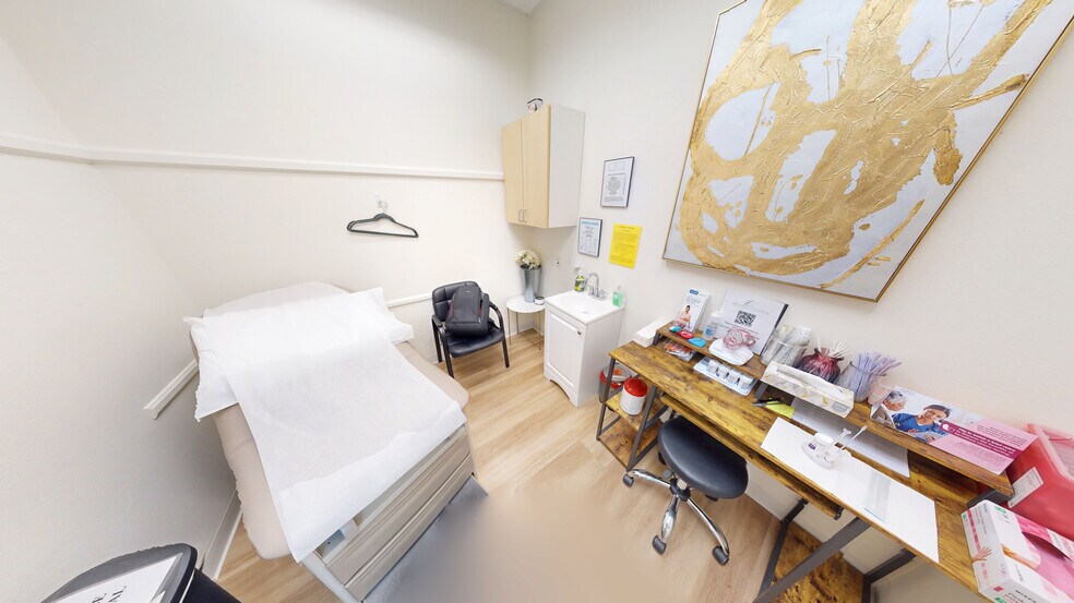 More Photos Of 3039 W Horizon Ridge Pky, Henderson Office For Lease