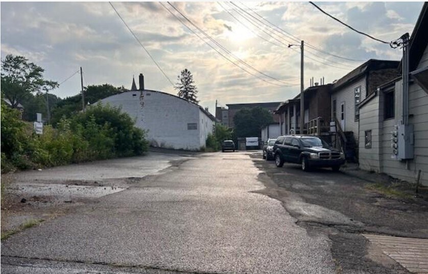 More Photos Of 121 Quincy St, Hancock Storefront Retail Residential For Sale