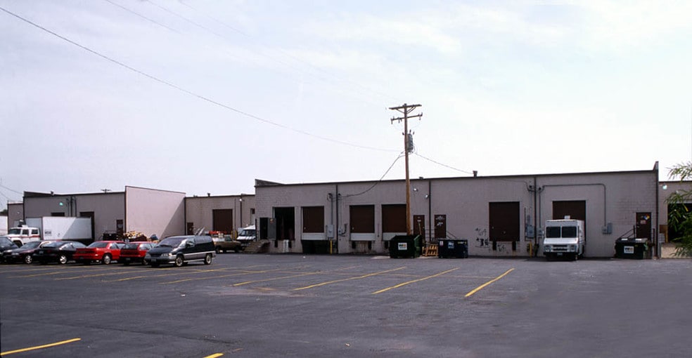 More Photos Of 60-82 Algana Dr, Saint Peters Warehouse For Lease