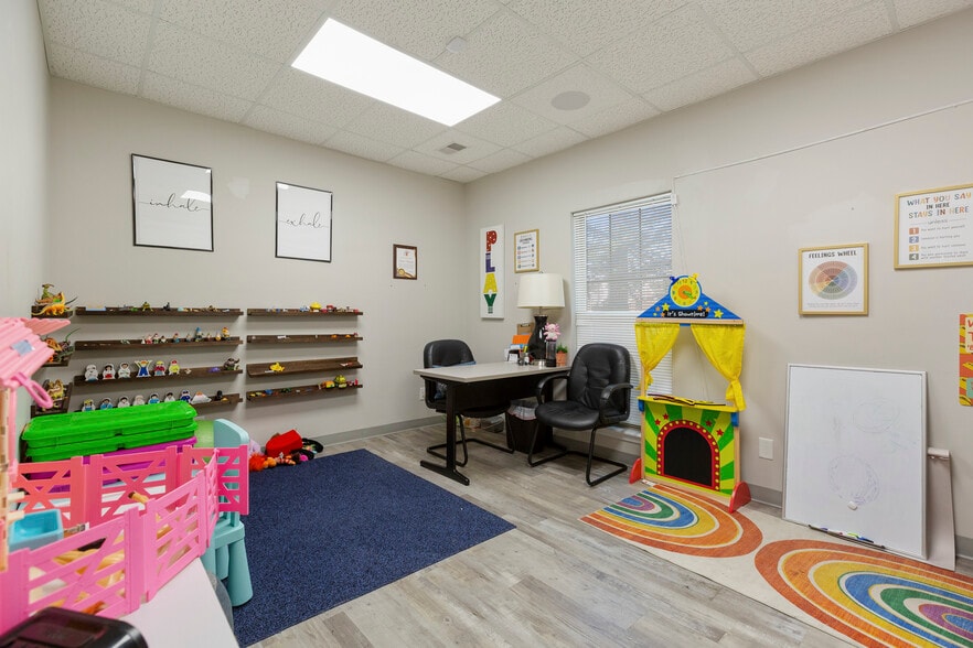 More Photos Of 1300 Gardiner Ln, Louisville Medical For Sale