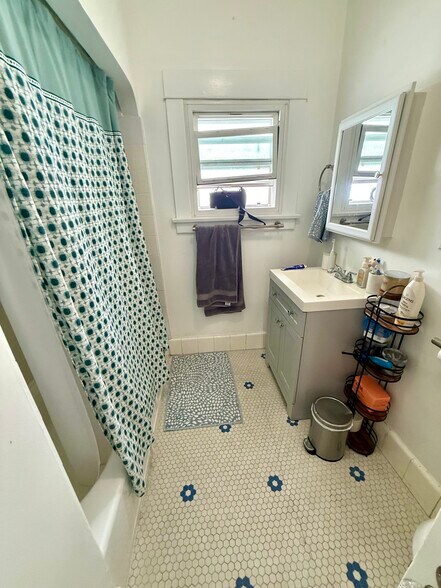 More Photos Of 2438-2446 India St, San Diego Apartments For Sale