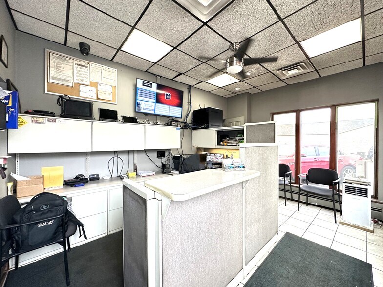 More Photos Of 611 W Manlius St, East Syracuse Auto Repair For Sale