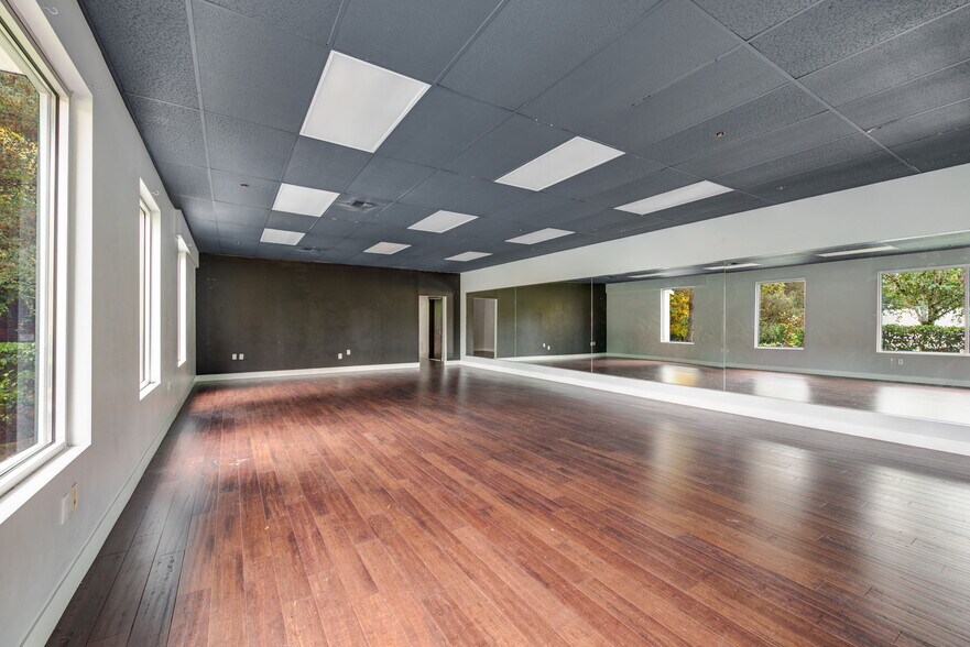 More Photos Of 9623 32nd St SE, Lake Stevens Storefront For Lease