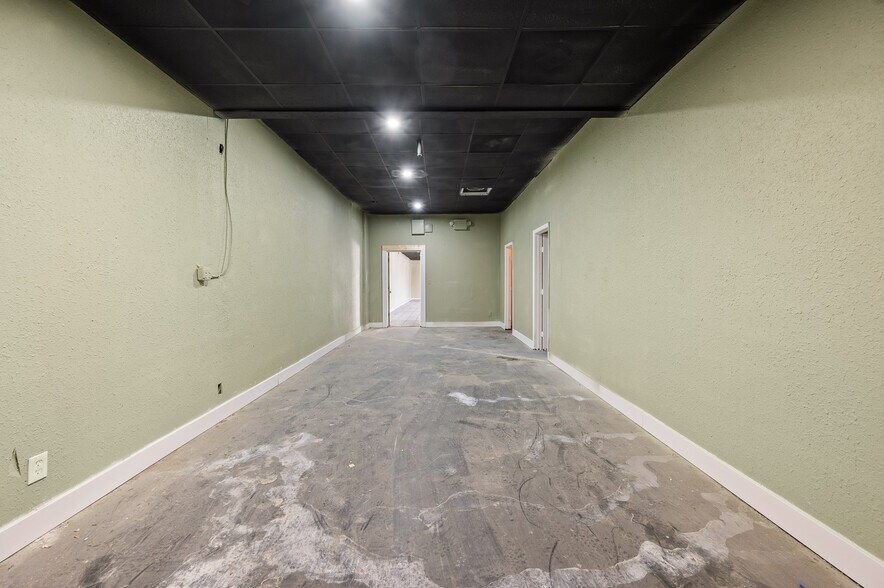 More Photos Of 1710 Highway 6, Houston Storefront For Lease