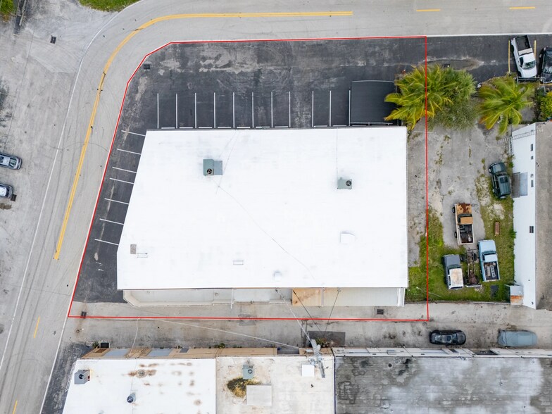 More Photos Of 610 NE 29th St, Pompano Beach Warehouse For Lease