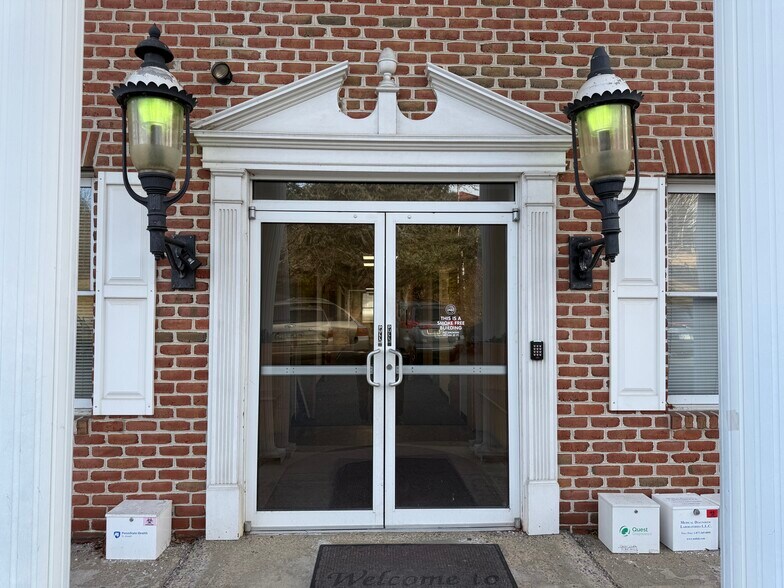 More Photos Of 6 Hearthstone Ct, Reading Medical For Lease