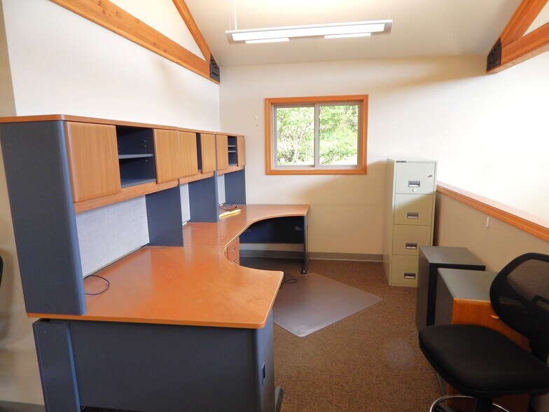 More Photos Of 277 Medical Loop, Roseburg Medical For Lease