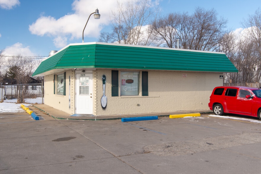 More Photos Of 285 S Outer Dr, Saginaw Restaurant For Sale