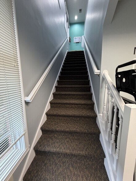 More Photos Of 9810 Westpoint Dr, Indianapolis Office For Lease