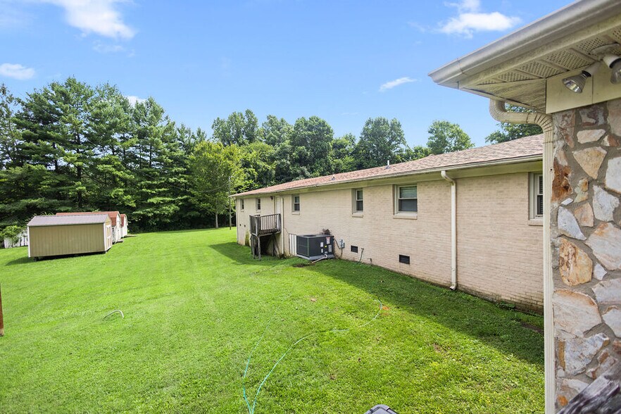 More Photos Of 950 Totten Rd, Gibsonville Freestanding For Sale