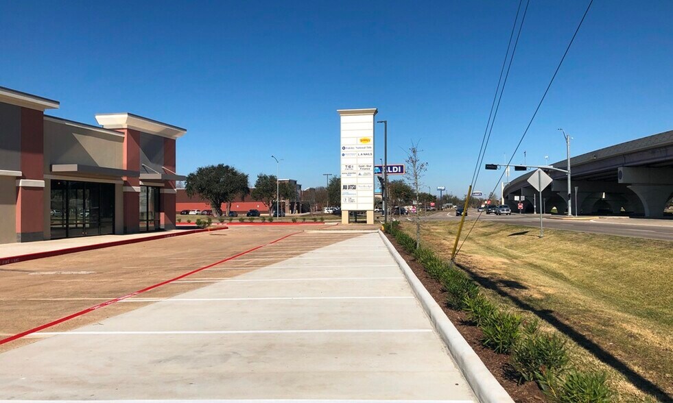 More Photos Of 401 This Way St, Lake Jackson Unknown For Lease