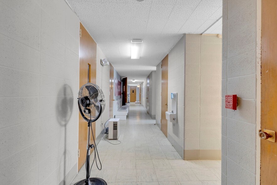 More Photos Of 61 Main St, Unionville Office For Sale