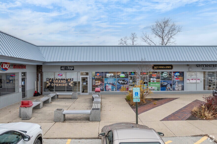 More Photos Of 2720-2780 Dundee Rd, Northbrook Freestanding For Lease