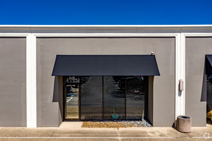 More Photos Of 3700 Fredericksburg Rd, San Antonio General Retail For Lease