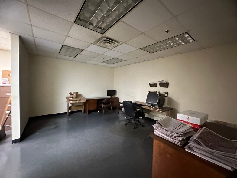 More Photos Of 311 W Central, Valdosta Manufacturing For Sale