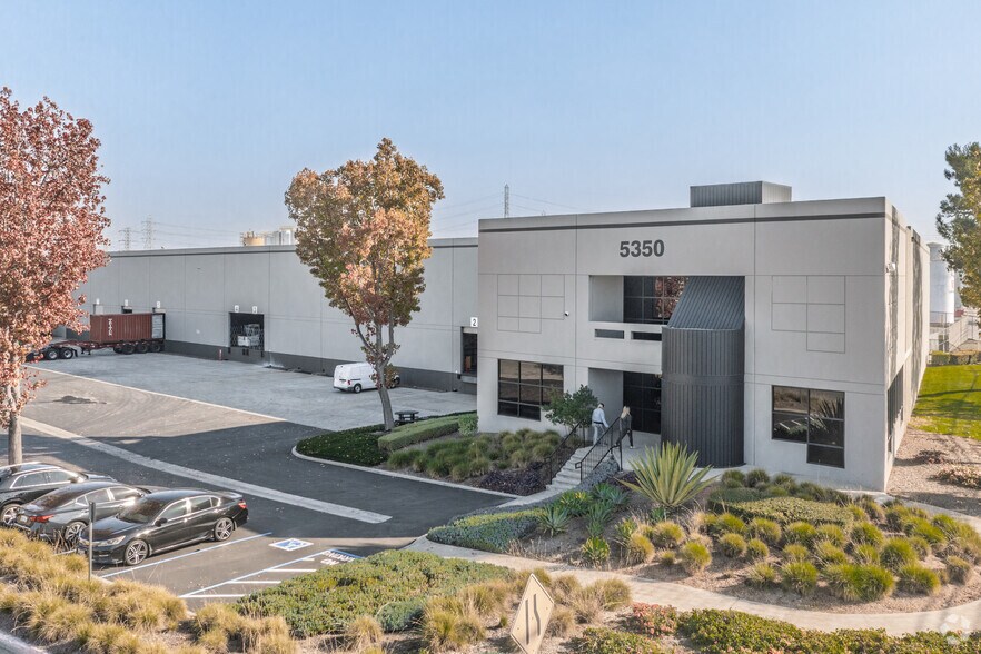 More Photos Of 4900 Zambrano St, Commerce Warehouse For Lease