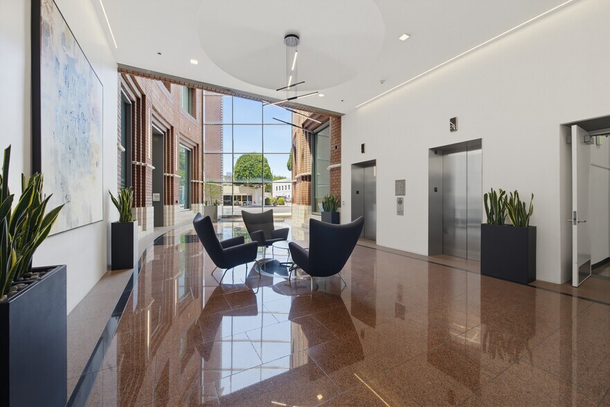 More Photos Of 350 S Beverly Dr, Beverly Hills Office For Lease