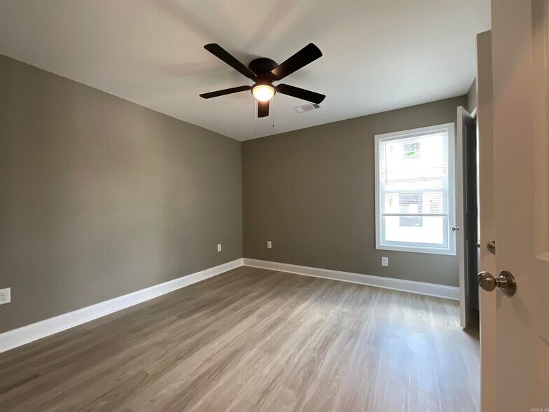 More Photos Of 405 & 407 E Center Street, Jacksonville Specialty For Sale