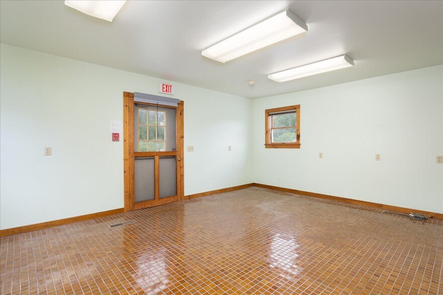 More Photos Of 1091 Jamison Rd, Elma Office For Sale