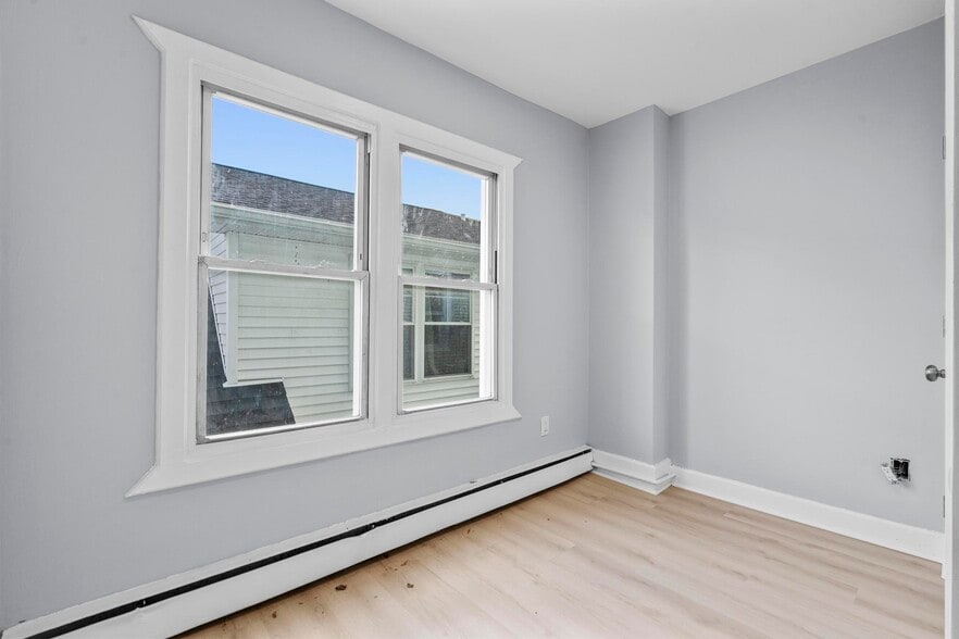 More Photos Of 746 Maple St, Bridgeport Apartments For Sale