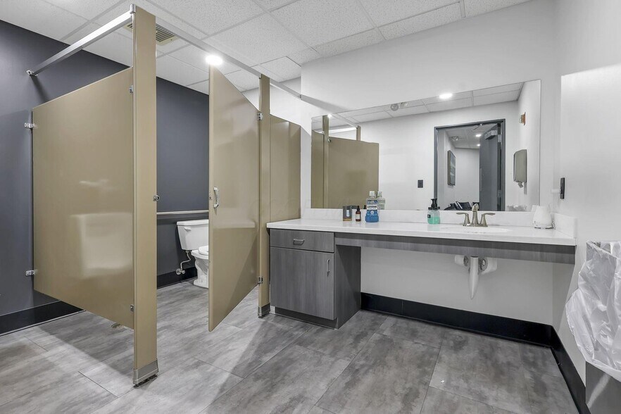 More Photos Of 1480 Manning Pky, Powell Loft Creative Space For Sale